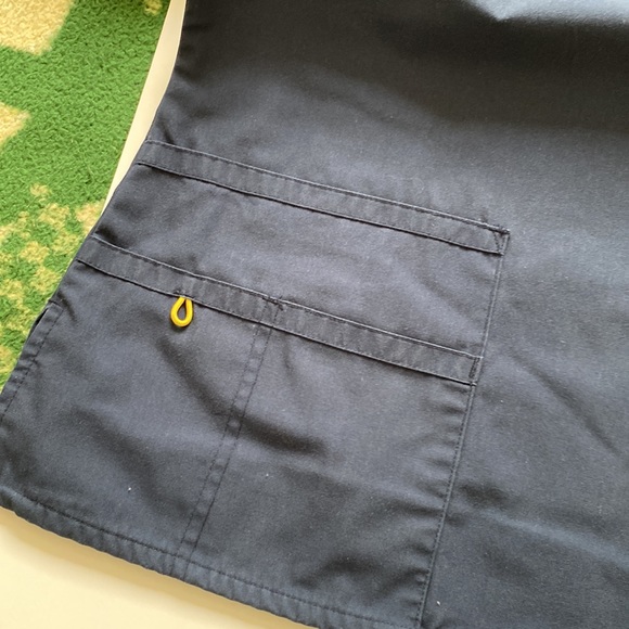 Large navy scrub top - Picture 2 of 5